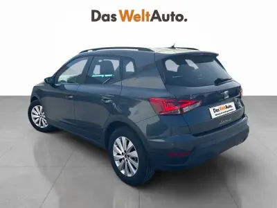 Usado Seat Arona Style 110 CV (80 kW) 2024 Gris SUV