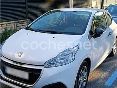 Używany Peugeot 208 Access 82 KM (60 kW) 2017 Biały Hatchback