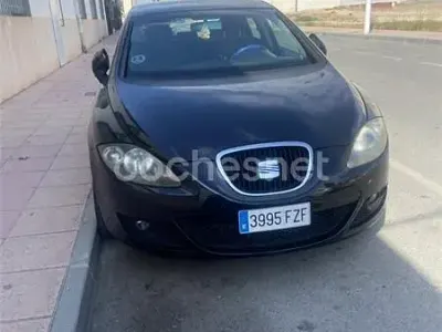Usado Seat Leon Reference 105 CV (77 kW) 2008 Negro Utilitario