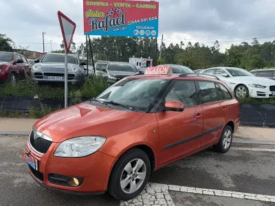 Usado Skoda Fabia Style 80 CV (58 kW) 2010 Naranja Familiar