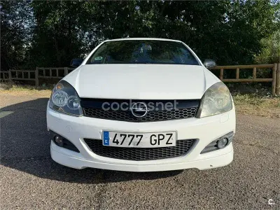 Usado Opel Astra GTC Sport 150 CV (110 kW) 2009 Blanco Berlina