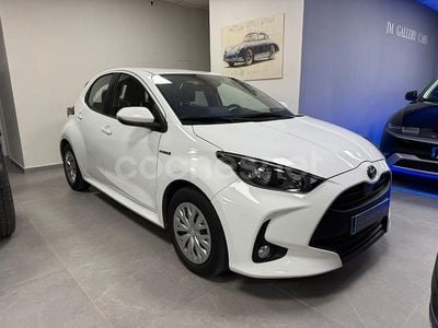 Blanco Usado 2021 Toyota Yaris Hybrid Business Edition Berlina | 18.000 € (Precio justo)