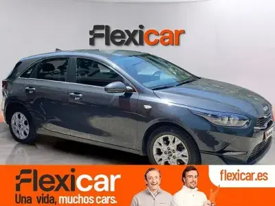 Usado Kia Ceed 136 CV (100 kW) 2023 Gris Utilitario