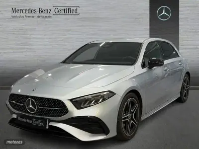 Usado Mercedes A200 150 CV (110 kW) 2025 Gris / plateado Berlina