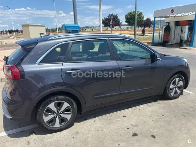 Usado Kia Niro 141 CV (103 kW) 2017 Gris / plata SUV