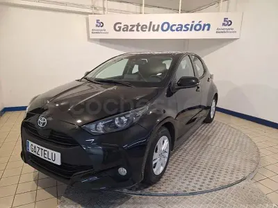 Usado Toyota Yaris Hybrid Business Edition 116 CV (85 kW) 2022 Negro Berlina