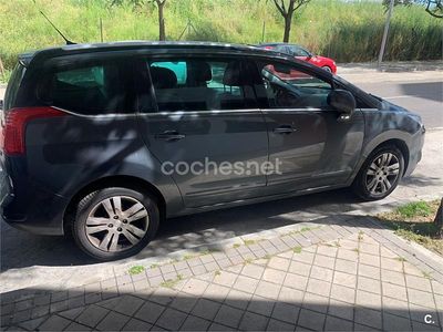 Gris / plata Usado 2015 Peugeot 5008 Allure Monovolumen | 8000 € (Un poco caro)