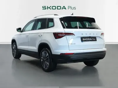 Usado Skoda Karoq Selection 150 CV (110 kW) 2025 Blanco SUV