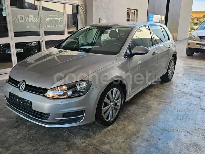 Usado VW Golf VII Advance 105 CV (77 kW) 2013 Gris / plata Berlina