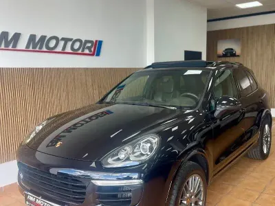 Käytetty Porsche Cayenne Platinum Edition 262 HP (192 kW) 2017 Musta Katumaasturi