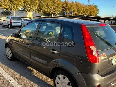 Usado Ford Fiesta Ambiente 70 CV (51 kW) 2007 Negro Utilitario