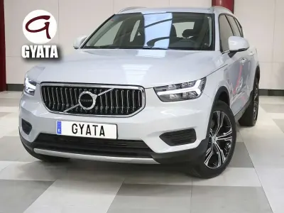Usado Volvo XC40 Inscription 211 CV (155 kW) 2021 Plateado SUV