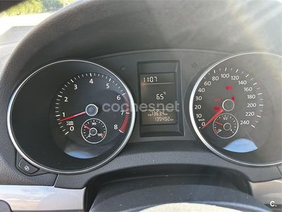 Usado VW Golf VII Advance 105 HP (77 kW) 2012 Cinzento Sedan