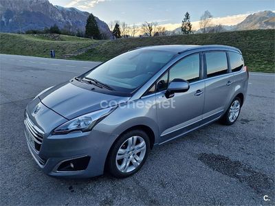 Usado Peugeot 5008 Style 120 CV (88 kW) 2016 Beige Monovolumen