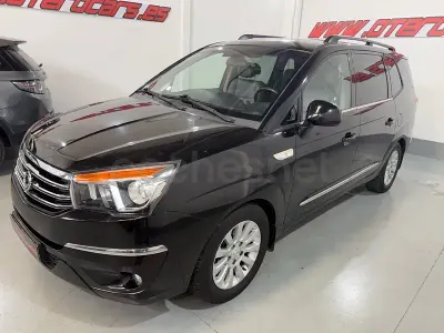 Usado SsangYong Rodius Limited 155 CV (114 kW) 2015 Negro Monovolumen