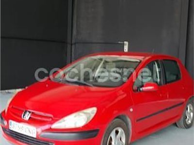 Usado Peugeot 307 110 CV (80 kW) 2003 Rojo Berlina
