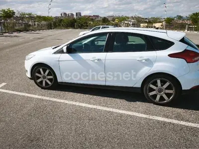 Usado Ford Focus Trend 120 CV (88 kW) 2016 Blanco Berlina