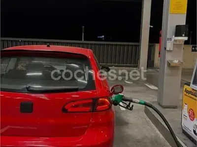 Begagnad Seat Ibiza 105 HK (77 kW) 2007 Röd Halvkombi