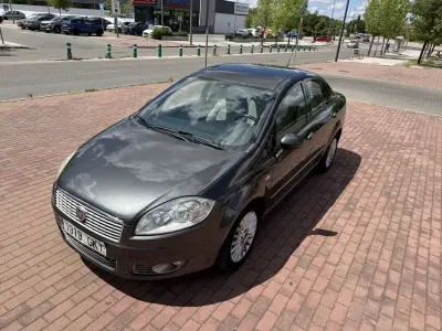 Usado Fiat Linea Dynamic 77 CV (56 kW) 2010 Gris Berlina