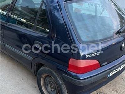 Usado Peugeot 106 58 CV (42 kW) 2003 Azul Utilitario