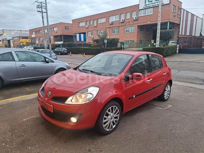 Rojo Usado 2008 Renault Clio II Dynamique Berlina | 4300 € (Precio justo)