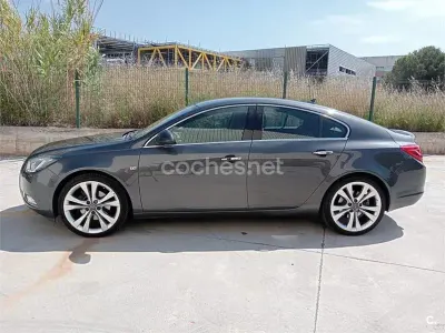 Usado Opel Insignia Cosmo 220 CV (161 kW) 2009 Gris / plata Berlina