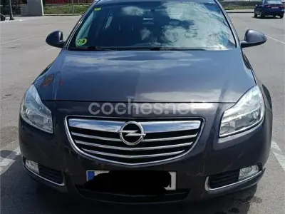 Usado Opel Insignia Essentia 130 CV (95 kW) 2010 Gris / plata Berlina