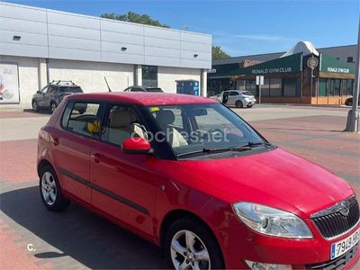 Usado Skoda Fabia Elegance 86 CV (63 kW) 2013 Rojo Berlina