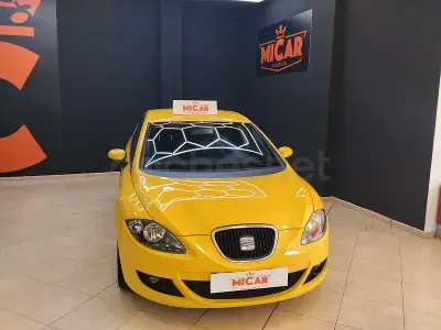 Usado Seat Leon Sport 105 CV (77 kW) 2007 Amarillo Utilitario