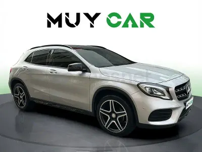 Usado Mercedes GLA180 122 CV (89 kW) 2017 Gris / plata SUV
