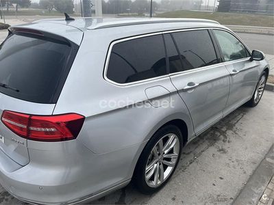 Usado VW Passat Sportline 150 CV (110 kW) 2018 Gris / plata Familiar