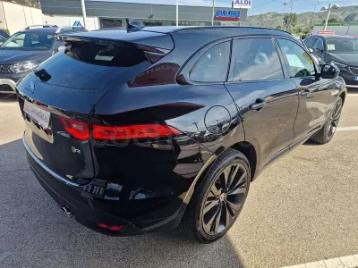 Usado Jaguar F-Pace R-Sport 300 CV (220 kW) 2017 Negro SUV