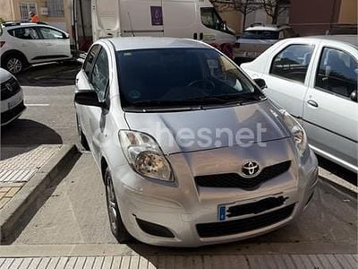 Usado Toyota Yaris Live 69 CV (50 kW) 2009 Gris / plata Berlina
