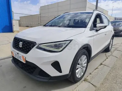 Usado Seat Arona Style 110 CV (80 kW) 2022 Blanco SUV