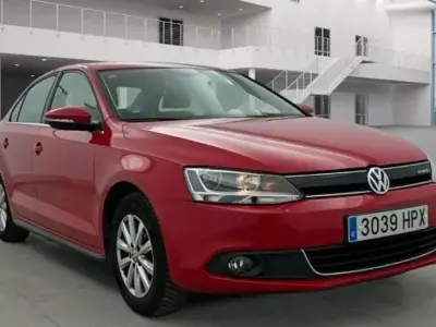 Usado VW Jetta 170 CV (125 kW) 2013 Rojo Berlina