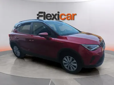 Usado Seat Arona Style 110 CV (80 kW) 2023 Burdeos SUV