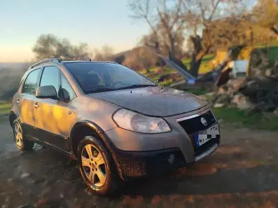 Usado Fiat Sedici Emotion 135 CV (99 kW) 2007 Gris / plata SUV