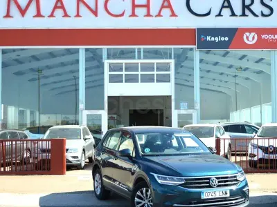 Usado VW Tiguan Life 122 CV (89 kW) 2021 Azul SUV