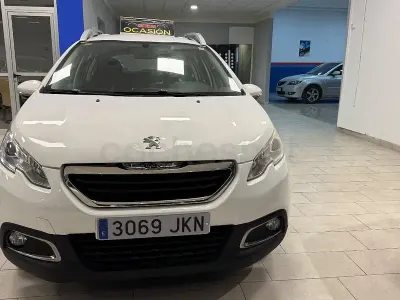 Usado Peugeot 2008 Style 100 CV (73 kW) 2015 Blanco SUV