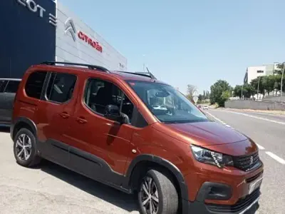 Usado Peugeot Rifter GT-line 131 CV (96 kW) 2020 Marrón Monovolumen