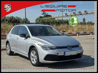 Usado VW Golf VIII Life 110 CV (80 kW) 2022 Gris / plata Berlina