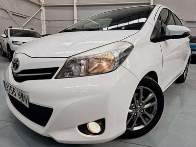 Usado Toyota Yaris Advance 90 CV (66 kW) 2014 Blanco Utilitario