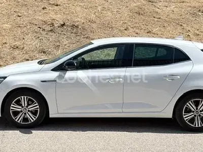 Usado Renault Mégane II Zen 115 CV (84 kW) 2021 Blanco Berlina