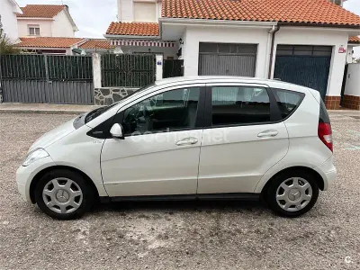 Usado Mercedes A160 82 CV (60 kW) 2012 Blanco Monovolumen
