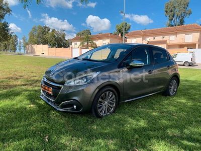 Gris / plata Usado 2016 Peugeot 208 Active Utilitario | 8999 € (Precio justo)