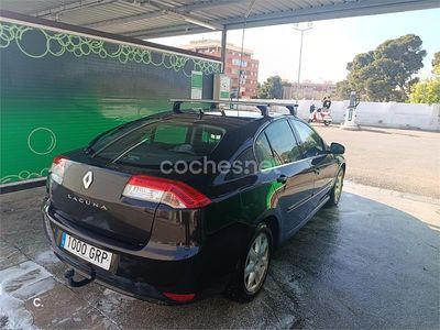 Usado Renault Laguna III Expression 130 CV (95 kW) 2009 Negro Berlina