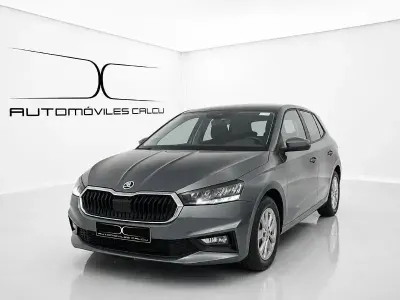 Usado Skoda Fabia Selection 95 CV (69 kW) 2025 Gris oscuro Utilitario