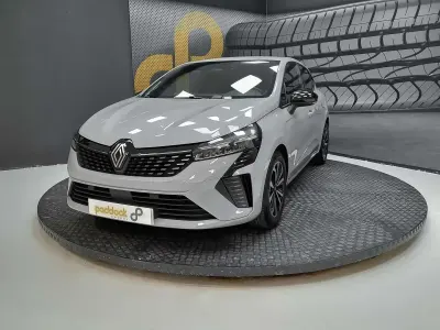 Usado Renault Clio V Techno 90 CV (66 kW) 2025 Gris / plata Berlina