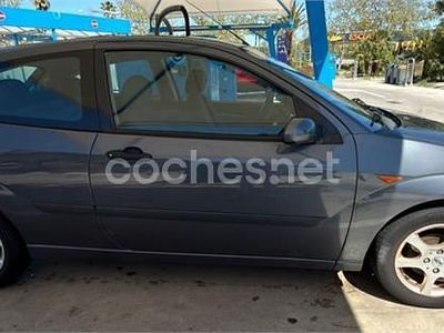 Usado Ford Focus Trend 100 CV (73 kW) 2002 Negro Berlina