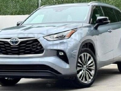 Usado Toyota Highlander Advance 246 CV (180 kW) 2021 Gris / plata SUV